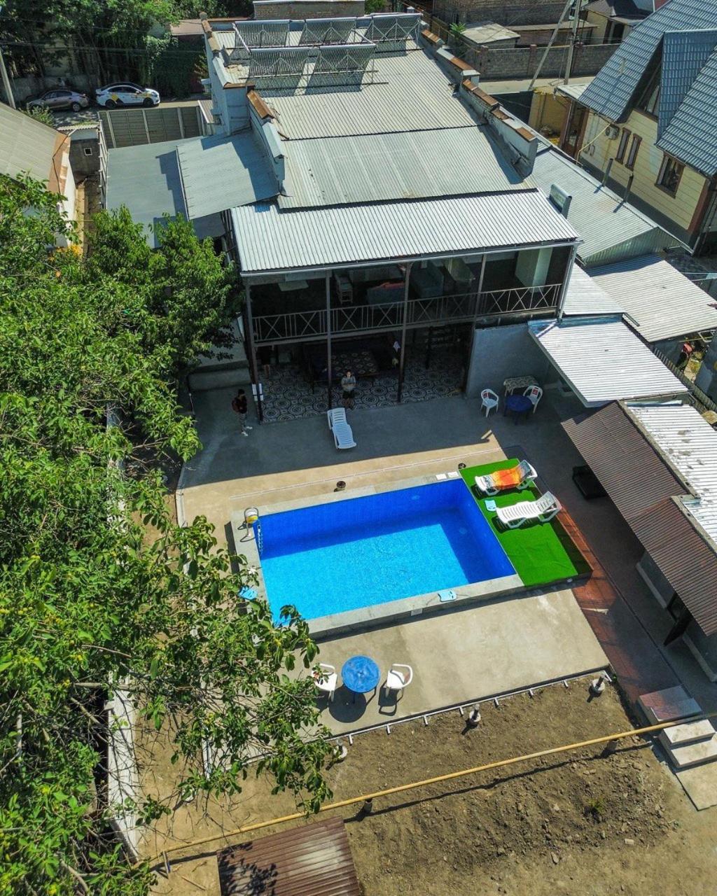 Apple Hostel Bischkek Exterior foto